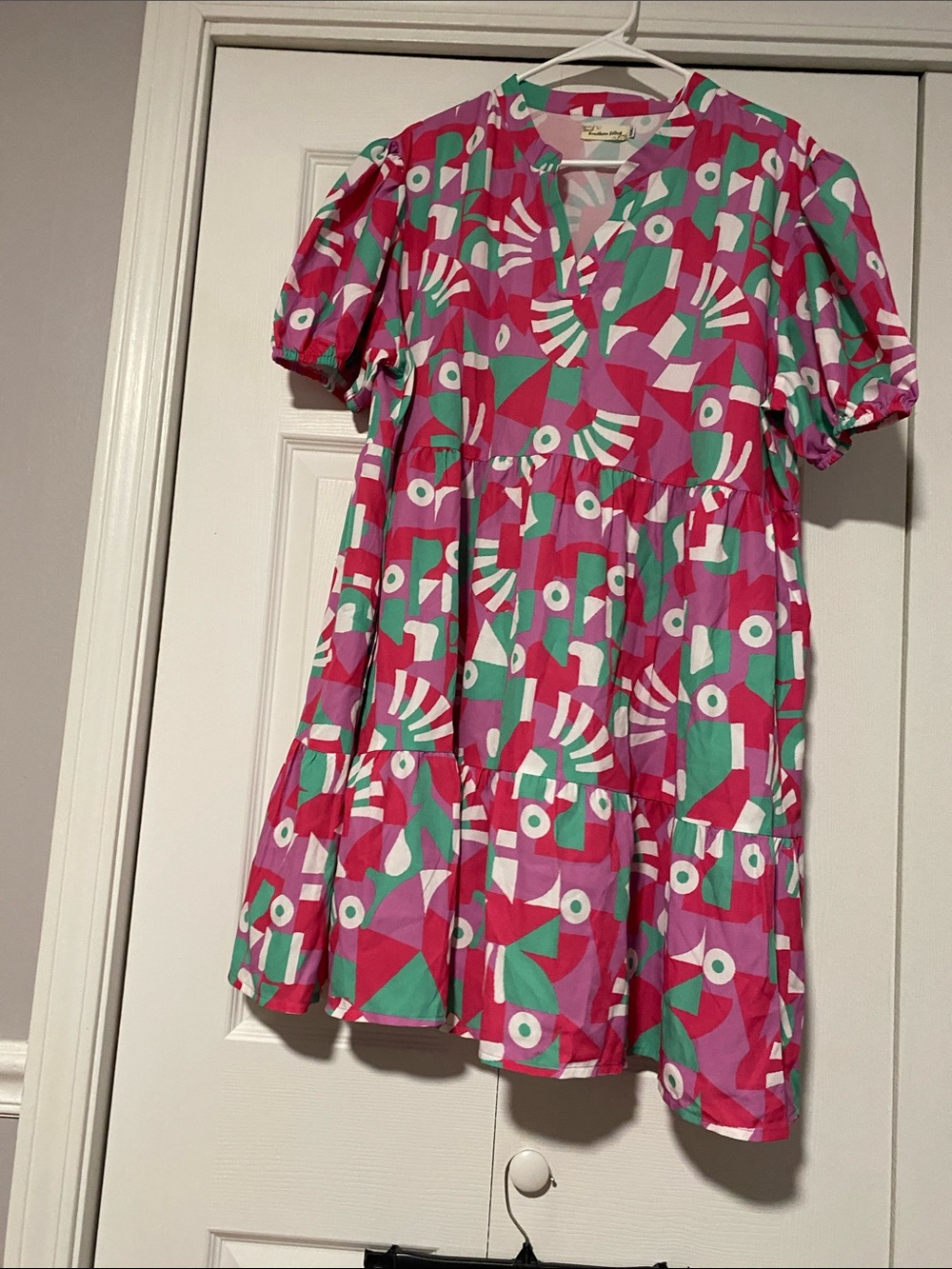 Bright Pink Geometric Tiered Casual Dress with Puff Sleeves